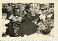 Anne Fleurij-Looijen en Jan Fleurij in hun chocolaterie.